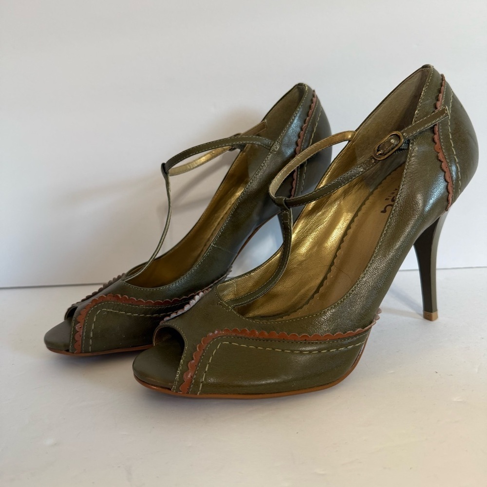 BCBG Paris T-Strap Olive Green Heels Women’s Size 8.5 leather Upper